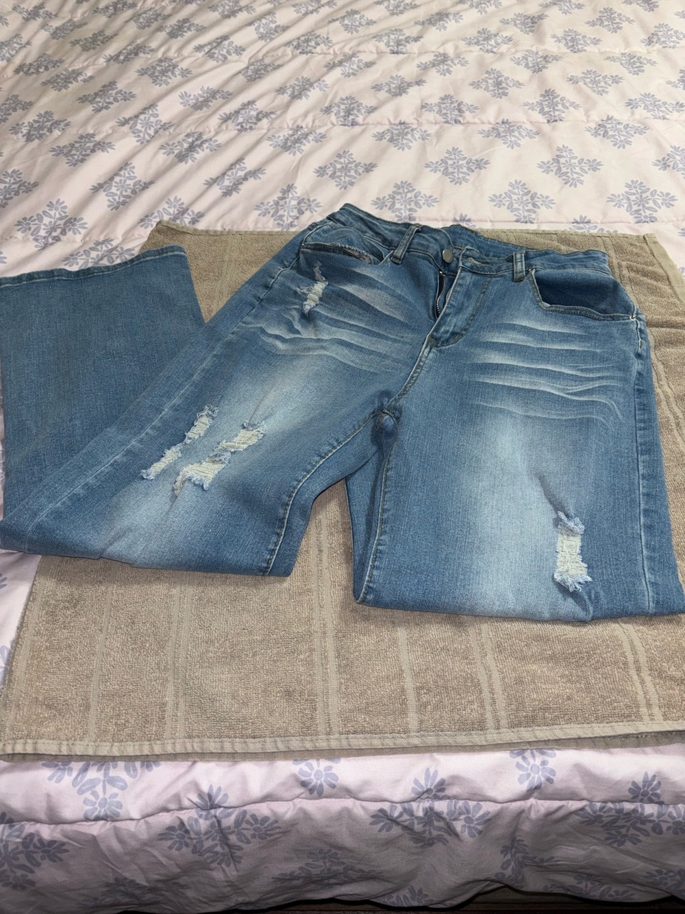 Women’s  Light Blue Distressed Jeans